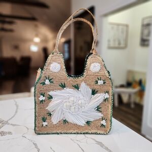 VINTAGE MAYACUANA ARTISAN HANDMADE STRAW HANDBAG WITH FLORAL & SHELL ACCENTS